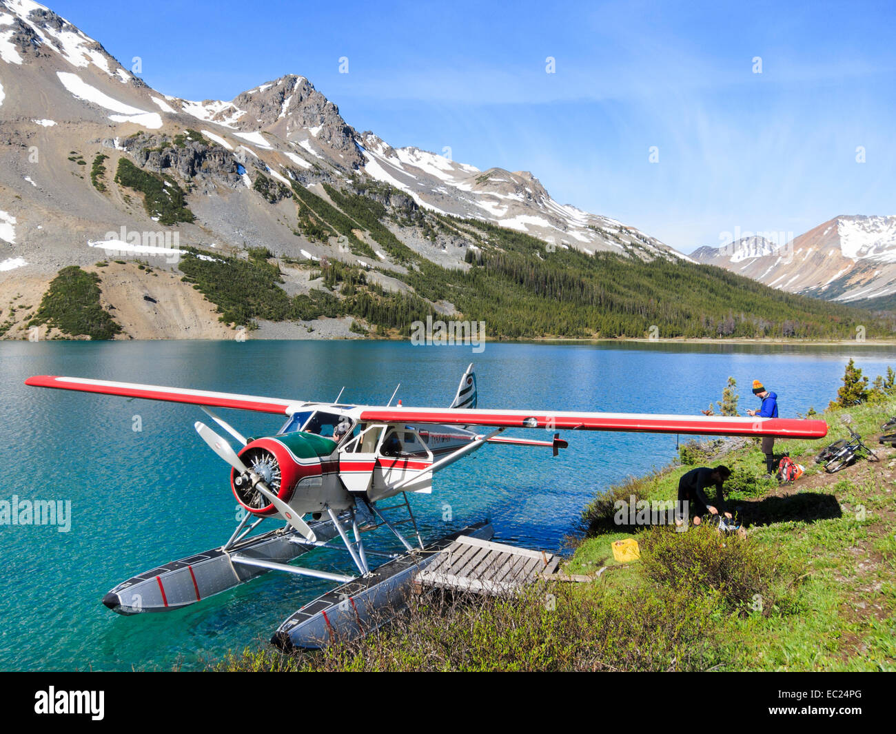 Aria tyax dehavilland DHC-2 beaver idrovolanti a warner lago, sud montagne chilcotin parco provinciale, British Columbia, Canada Foto Stock