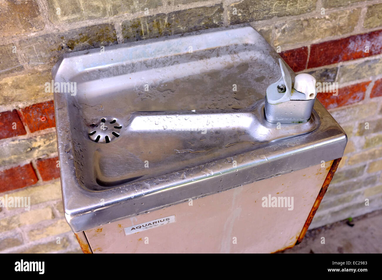 Una pubblica fontana potabile in un parco a Londra, Ontario. Foto Stock