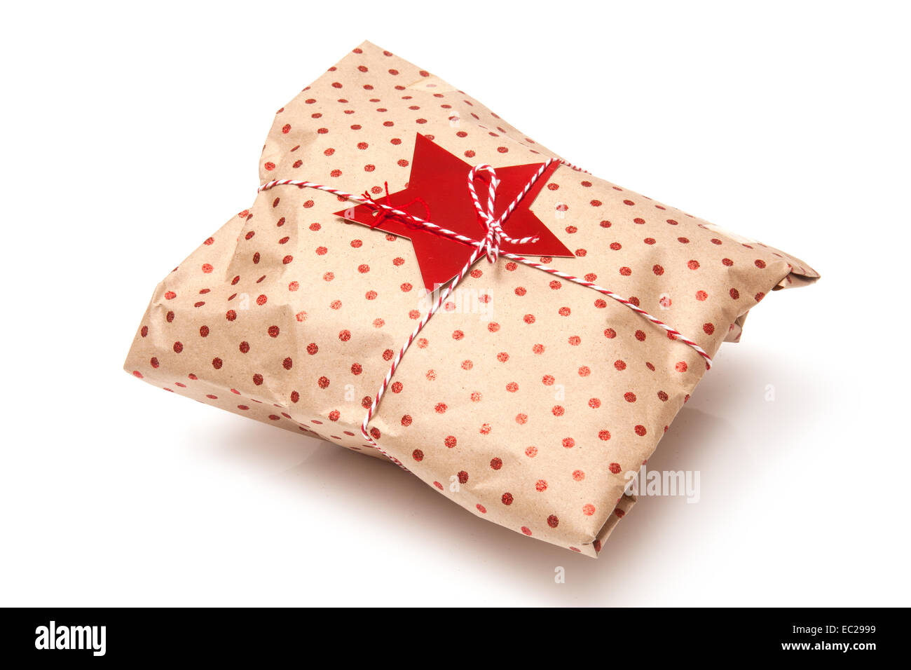 Gift Wrapped pacchi o presenta isolato su un bianco di sfondo per studio. Foto Stock