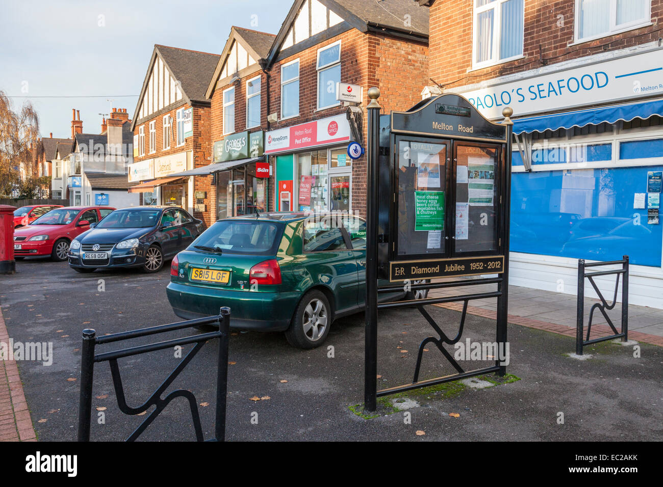 Negozi locali e comunità bacheca, West Bridgford, Nottinghamshire, England, Regno Unito Foto Stock