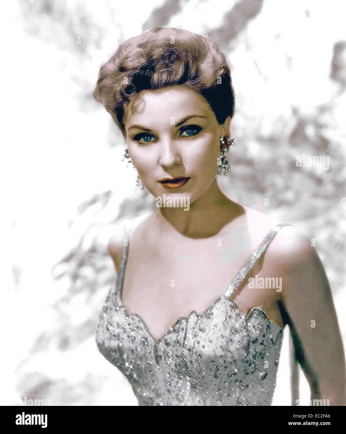 DEBRA PAGET attrice statunitense circa 1965 Foto stock - Alamy