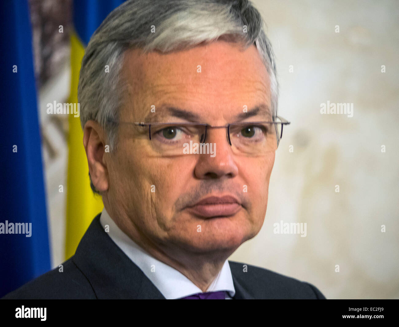 Kiev, Ucraina. 08 dic 2014. Il ministro degli Affari esteri del Regno del Belgio Didier REYNDERS-- In Lunedi, 8 dicembre 2014, primo ministro Yatsenyuk si è incontrato con il Vice Primo Ministro e Ministro degli Affari esteri del Regno del Belgio Didier REYNDERS. Ministro degli esteri belga ha assicurato il capo del governo ucraino in un alto livello di fiducia nel nuovo gabinetto e la Verkhovna Rada. Credito: Igor Golovnov/Alamy Live News Foto Stock