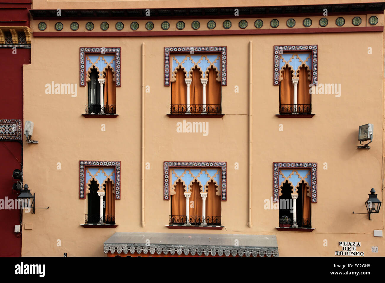 Facciata moresca in Plaza del Triunto Cordoba. Foto Stock