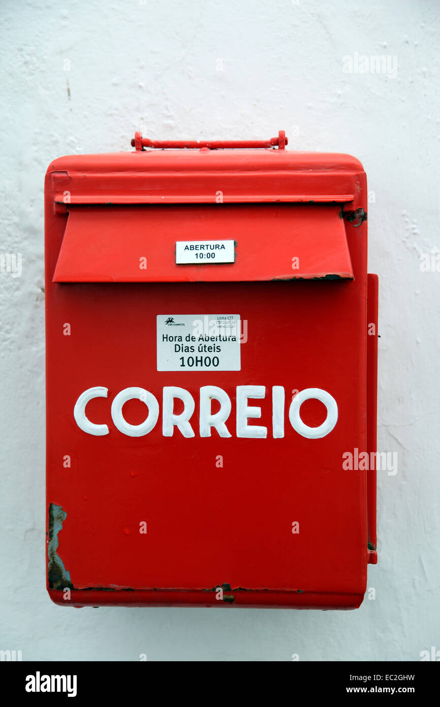 Red portoghese Post Box. Foto Stock