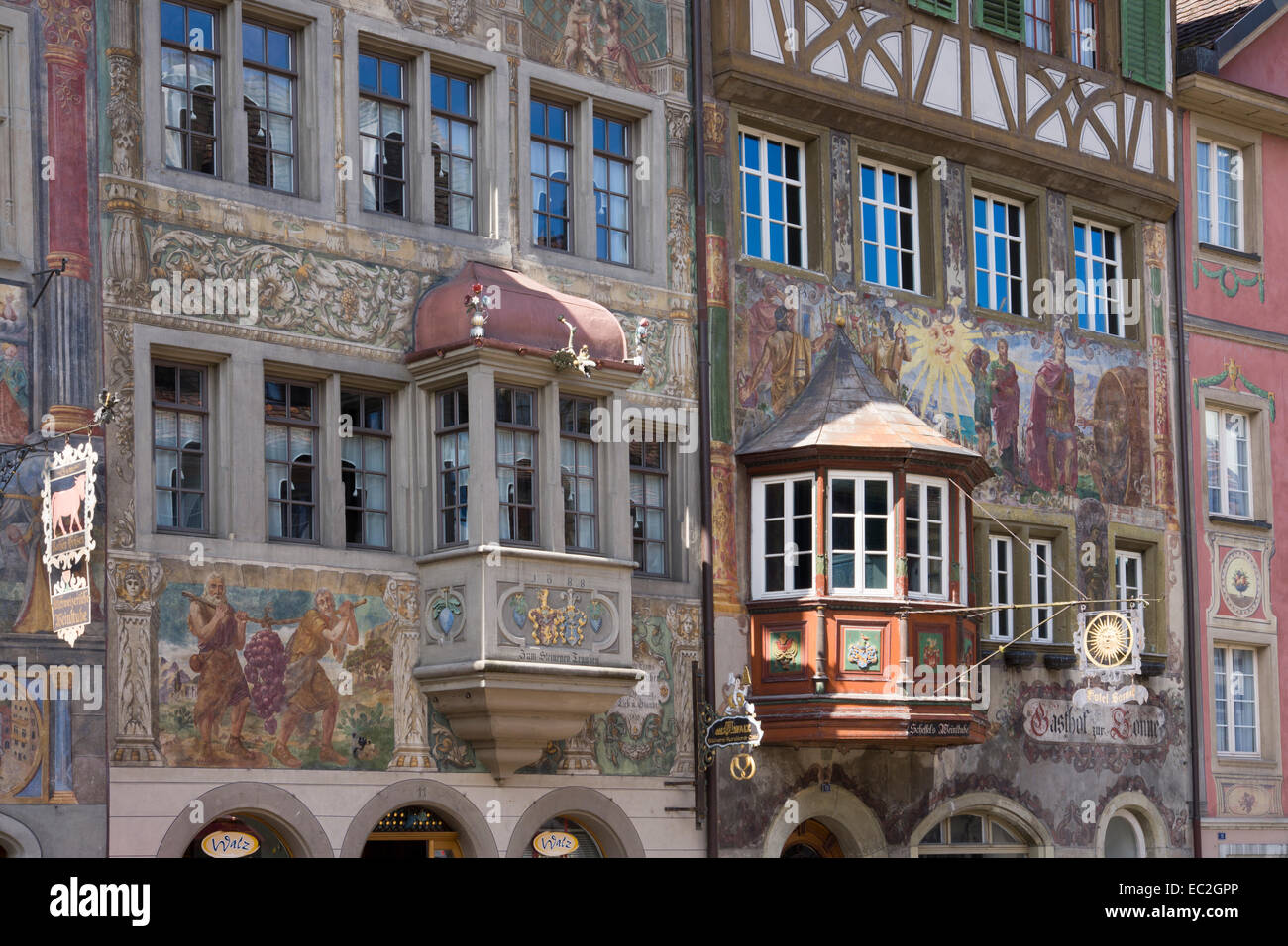 Case con dipinti di facciata sulla Piazza municipale square, Stein am Rhein, Alto Reno nel Canton Sciaffusa, Svizzera, Europa Foto Stock