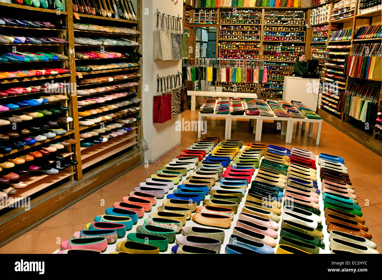 Kokua ballerine e borsette in molti colori Barcellona Spagna Boutique spagnolo Foto Stock