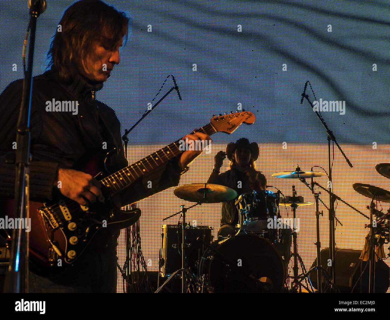 7 dicembre, 2014 - noto gruppo di Ucraini ''Fata Morgana'' ripassando prima del concerto. - Concerto di beneficenza in memoria di John Lennon's ''Date una possibilità alla pace" si è tenuto a Domenica, 7 dicembre 2014, Kiev, Ucraina. I musicisti sono la raccolta di fondi per aiutare i profughi e i soldati combattono in Ucraina orientale. (Credito Immagine: © Igor Golovniov/ZUMA filo) Foto Stock