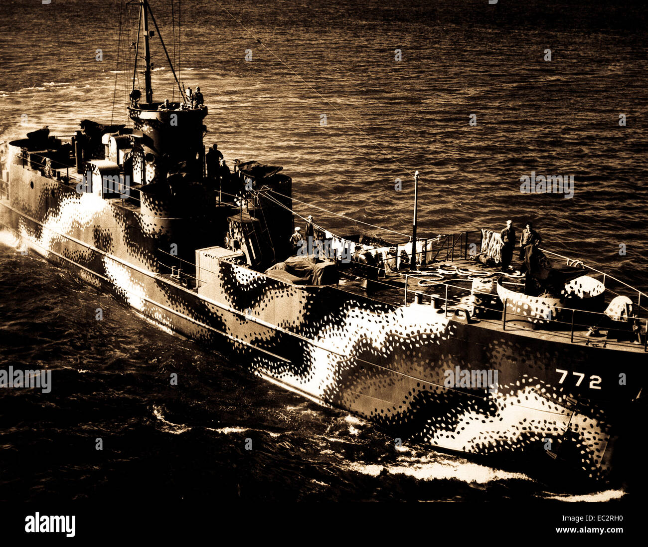 A dritta vista di prua di nave americana LCI 772, Astoria o, luglio 30, 1944. PhoM2c. R.W. Mowday. (Marina) Foto Stock