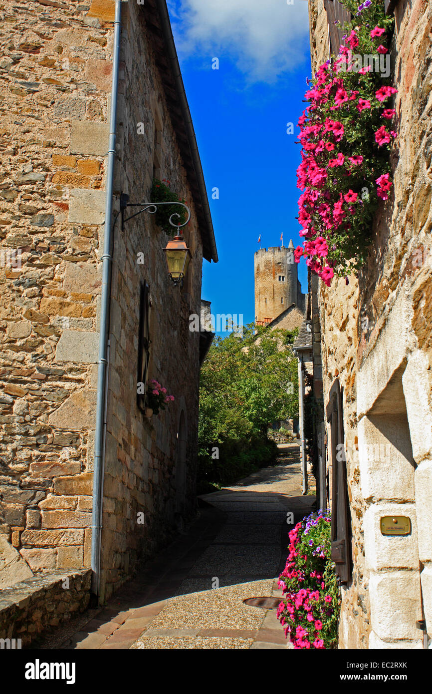 Najac Village Street e Chateau Dipartimento Aveyron Midi-Pirenei a sud ovest della Francia UE Unione europea EUROPA Foto Stock