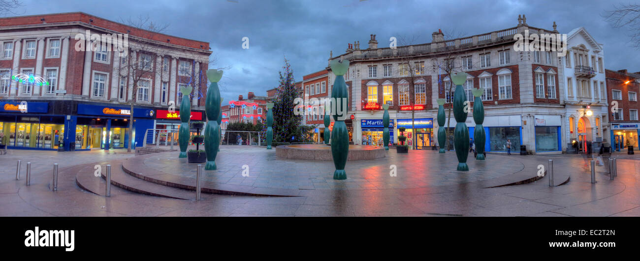 Arte pubblica in Warrington Town Center al tramonto panorama, da Howard ben tre Foto Stock