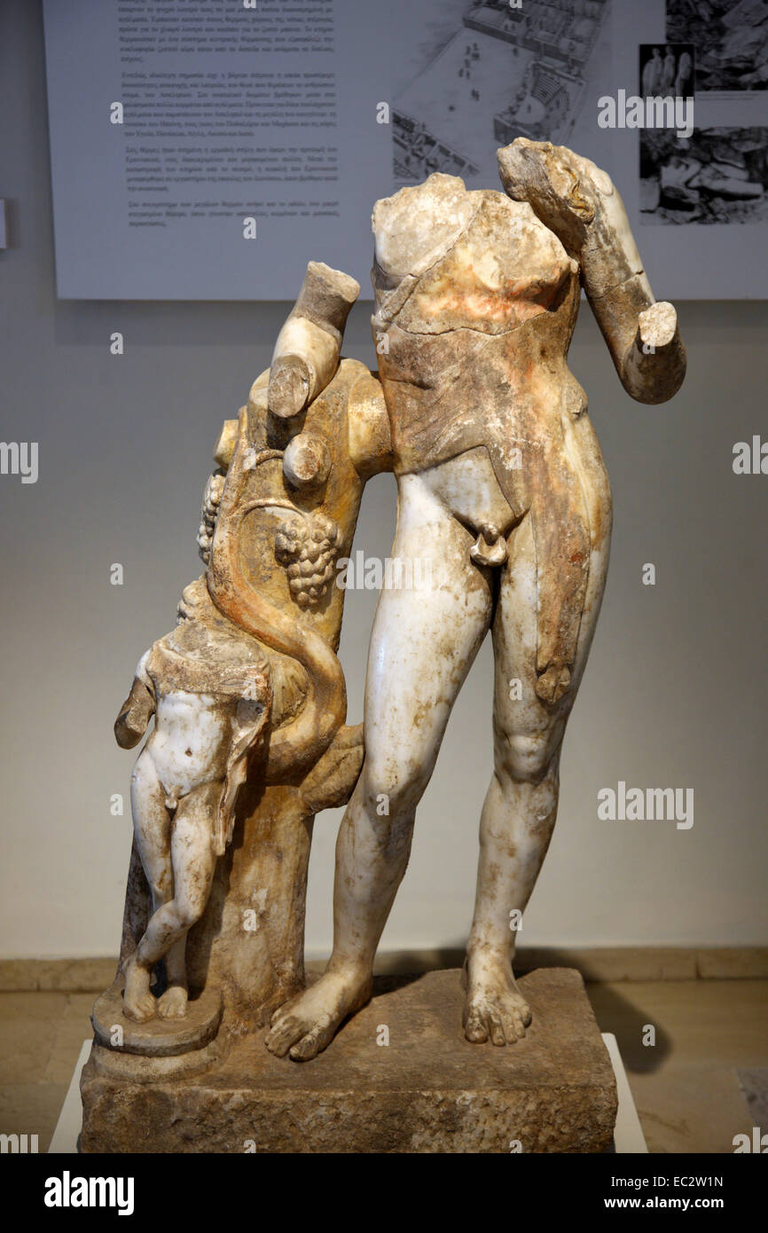 Statua di Dioniso dal frigidarium delle Grandi Terme, nel museo archeologico di antica Dion, Macedonia, Grecia Foto Stock
