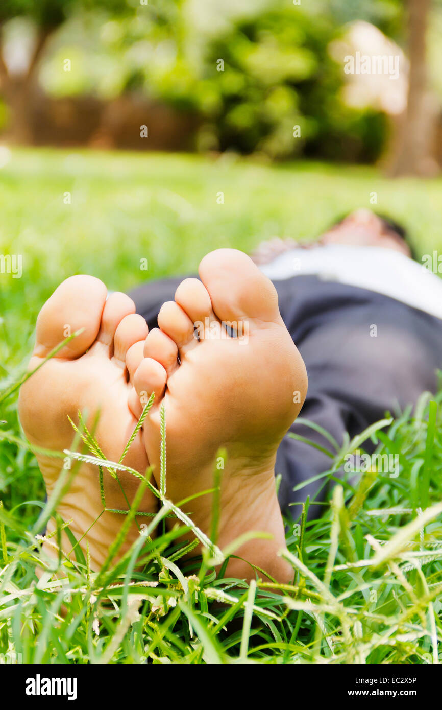 Indian business man park Relax Foto Stock