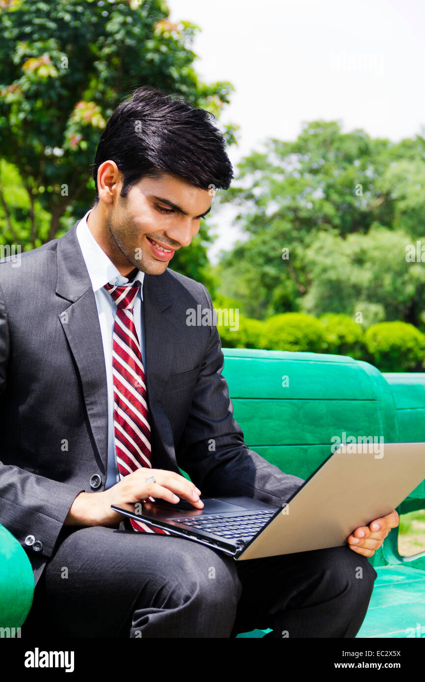 Indian business man parco di lavoro portatile Foto Stock