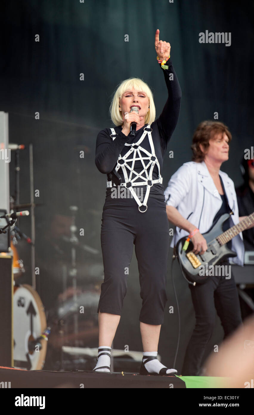 Blondie eseguendo sull'altro stadio a Glastonbury 2014 Foto Stock