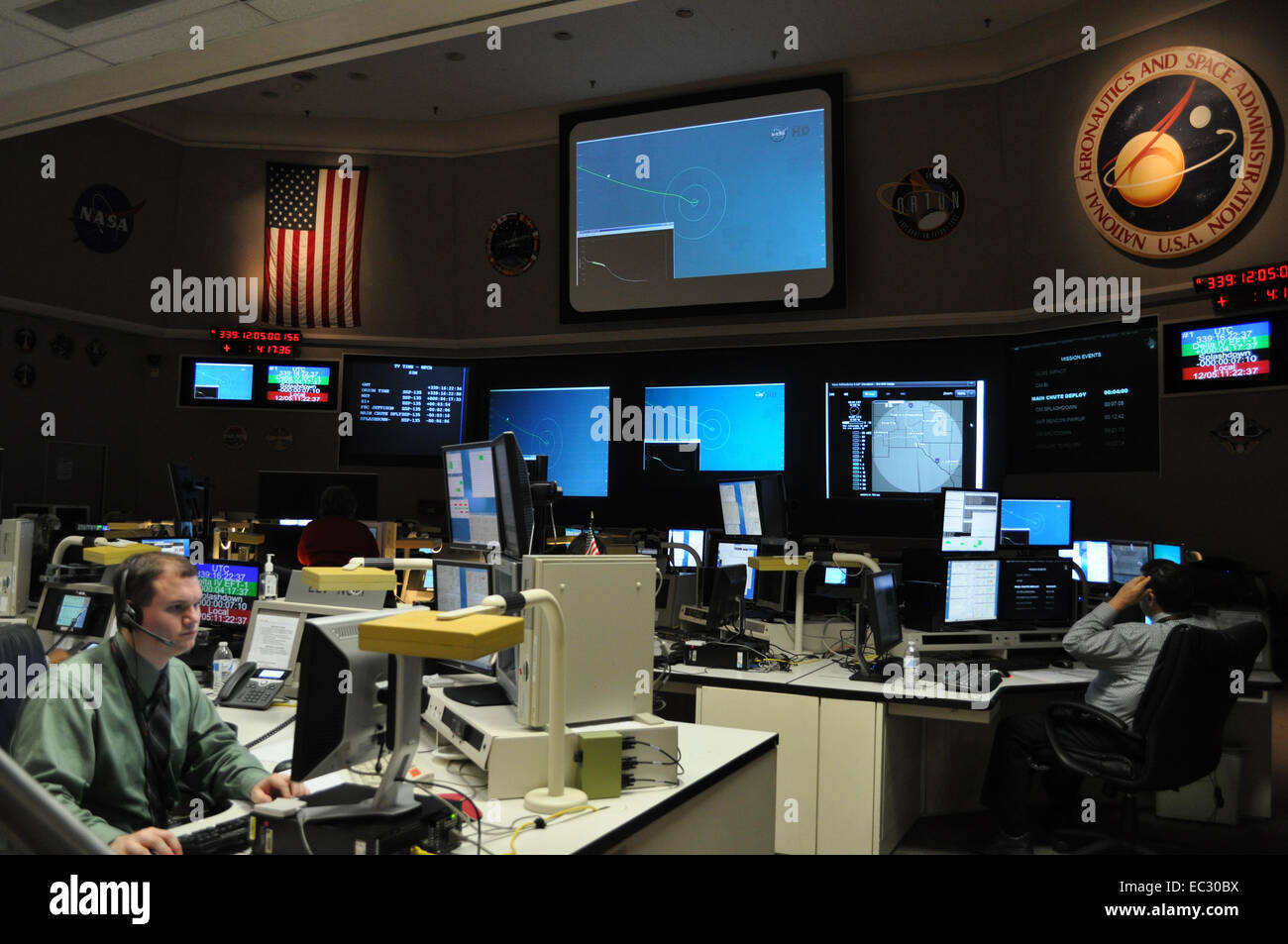 NASA Goddard Space Flight Center in Greenbelt, Maryland, ha giocato un ruolo critico nel volo di prova del #Orion navicella spaziale su dicembre 5, 2014. Goddard Reti del centro di integrazione, qui illustrato, coordinato il supporto di comunicazioni sia per il veicolo Orion e il Delta IV rocket, garantendo la completa copertura di comunicazioni attraverso la NASA Space Network e tracciamento e relè di dati satellite. Il veicolo spaziale Orion sollevati da Cape Canaveral Air Force Station's Space Launch Complex 37 in Florida a 7:05 a.m. EST. La capsula Orion spruzzato verso il basso circa quattro ore e mezzo più tardi, alle 11:29 Foto Stock
