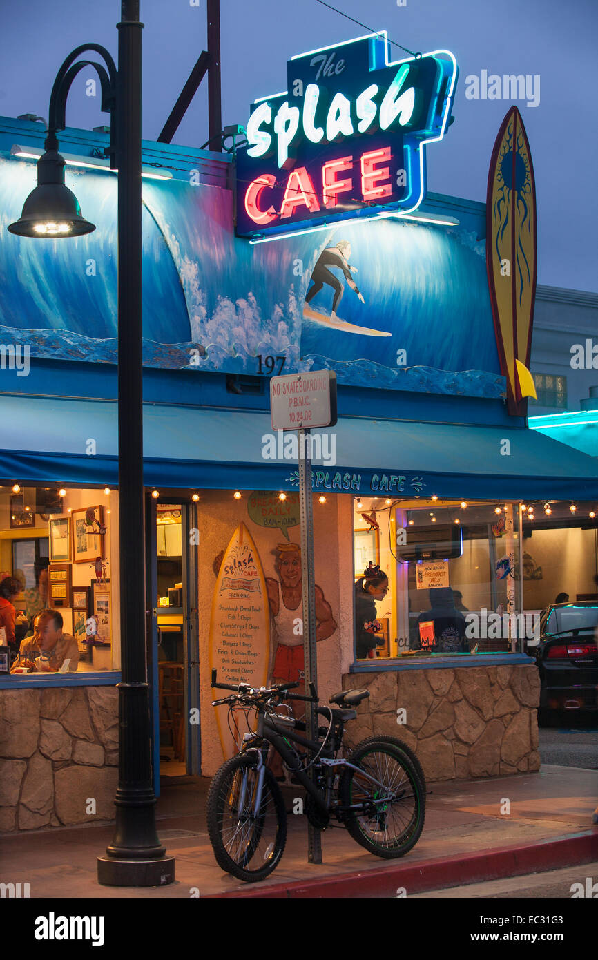 Insegna al neon, Splash Cafè Pismo Beach, Central Coast, California, Stati Uniti d'America Foto Stock