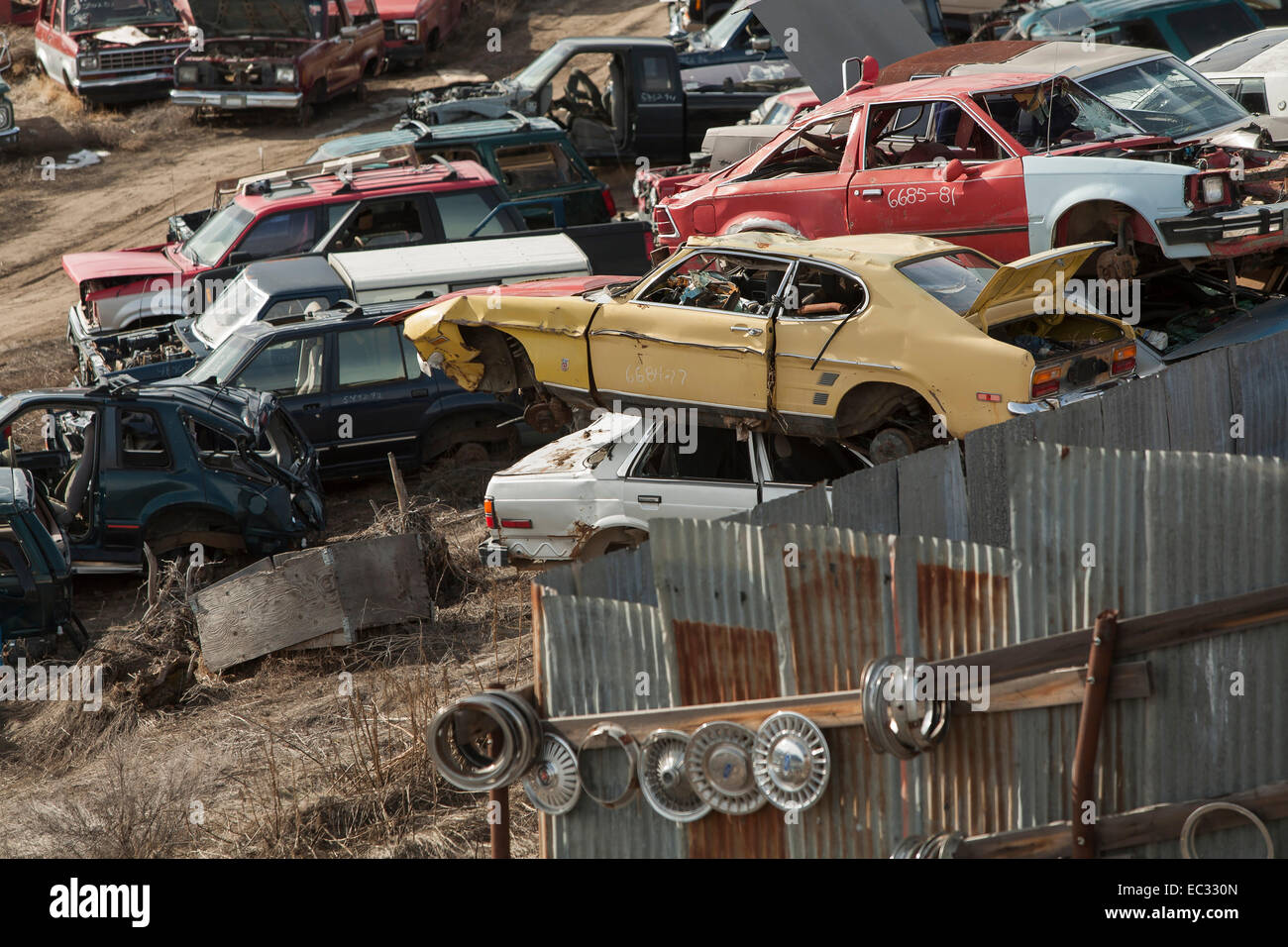 Stati Uniti, Okanogan County, Brewster, Automobile junkyard Foto Stock