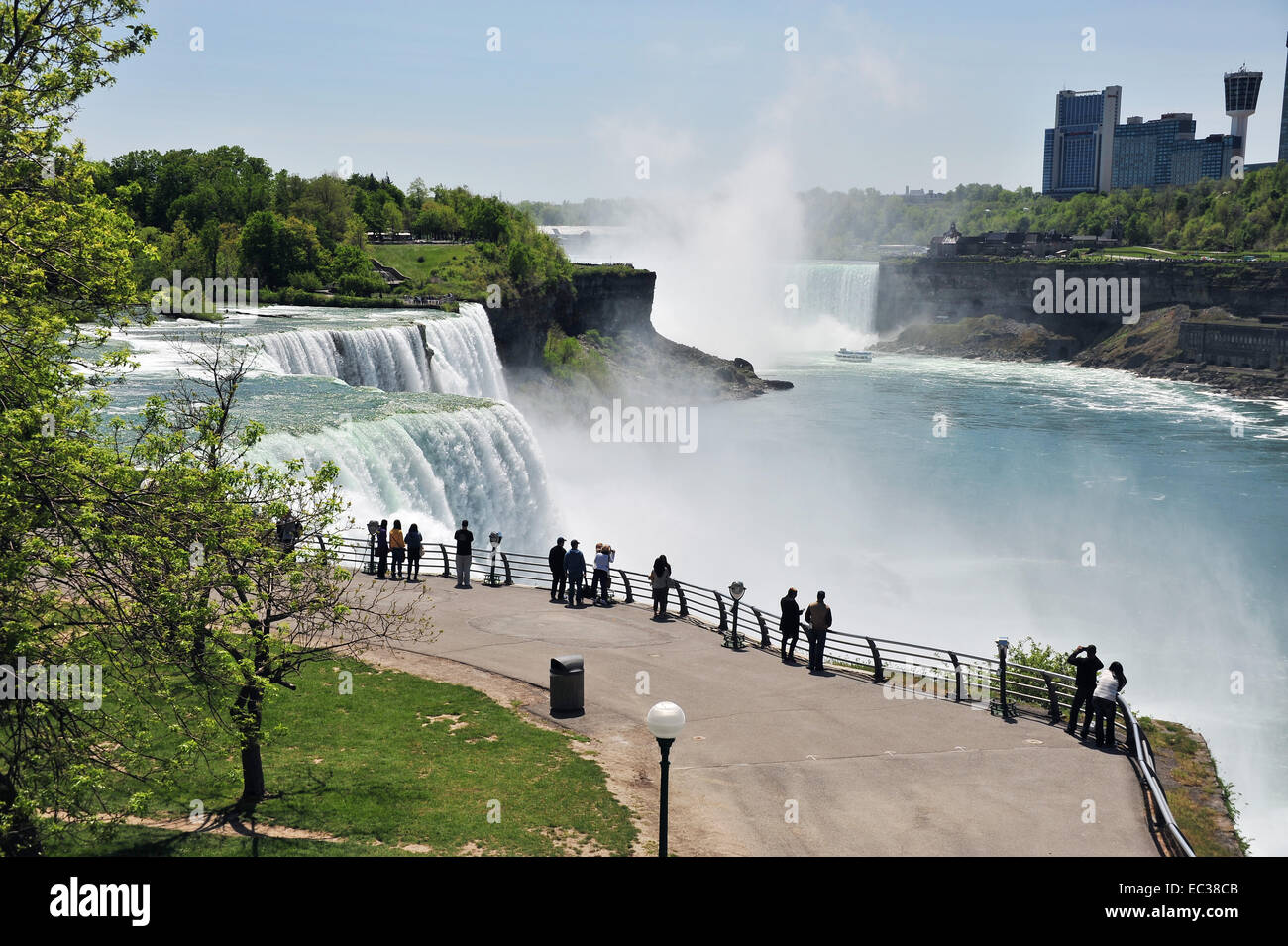 Cascate del Niagara, Niagara Falls, sul confine tra lo Stato americano del New York e Ontario, Canada Foto Stock