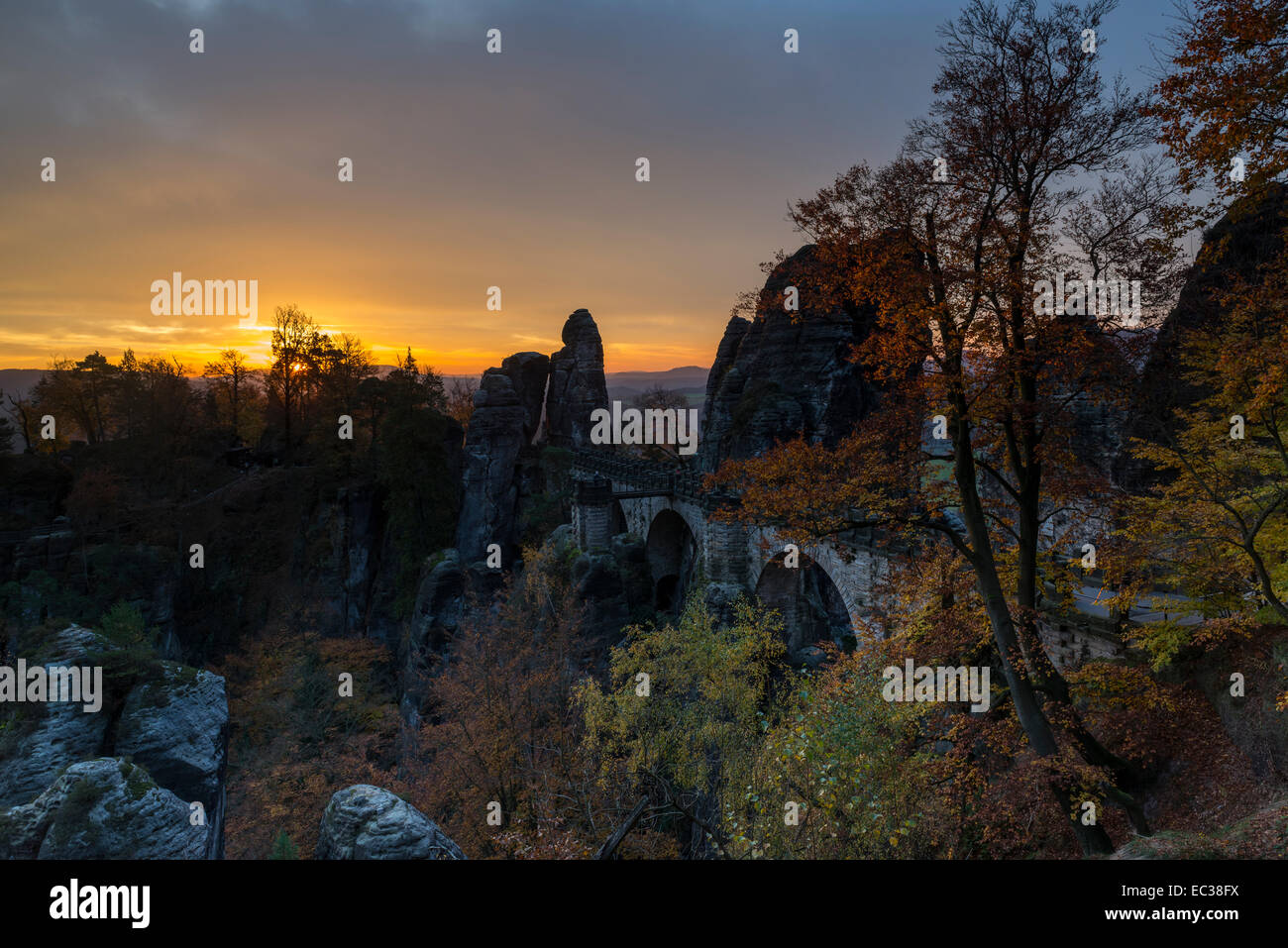 Basteibrücke nella luce del mattino, Svizzera Sassone National Park, Lohmen, Bassa Sassonia, Germania Foto Stock