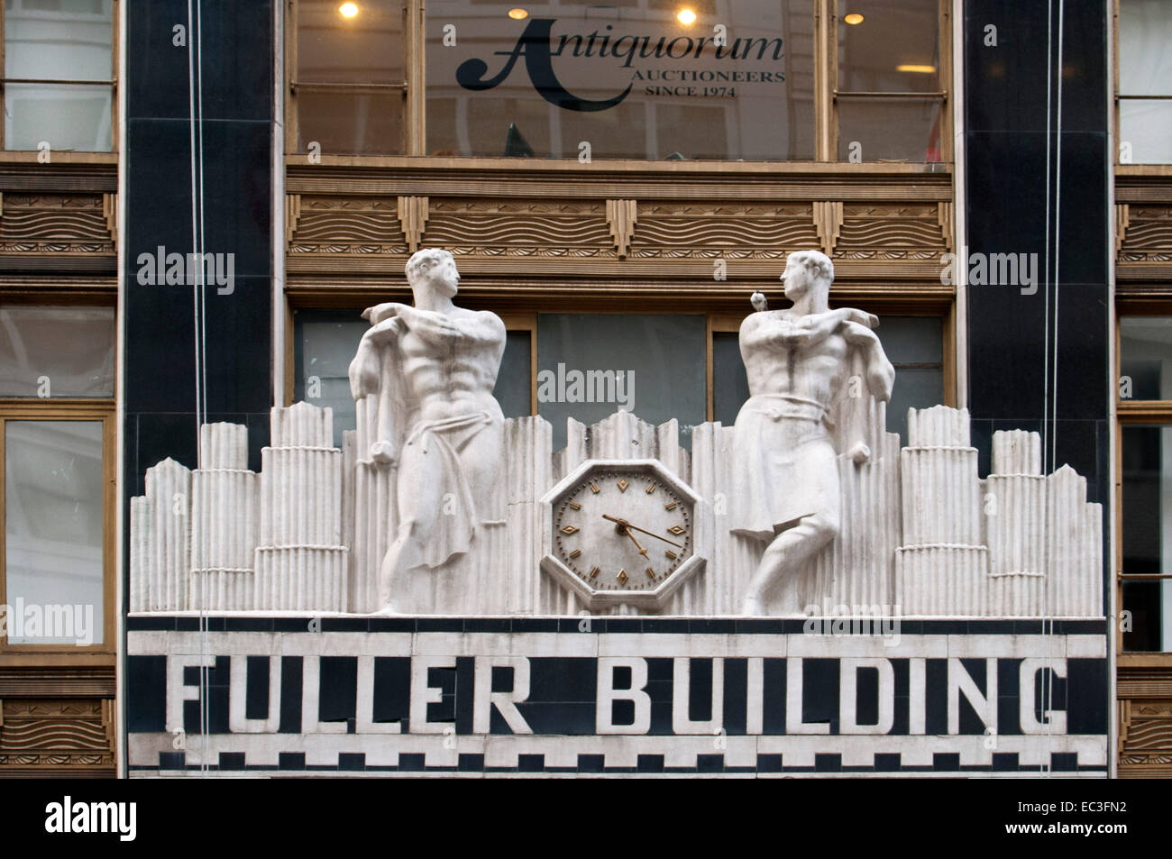 Fuller edificio art deco, ospita molte gallerie, Midtown Manhattan, a New York City. Il Fuller edificio è stato anche l'originale na Foto Stock