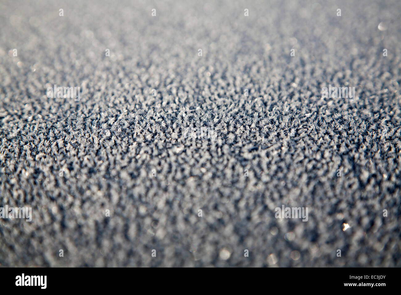 Il congelamento dei cristalli di ghiaccio gelo freddo mattino tetto auto inverno REGNO UNITO Foto Stock