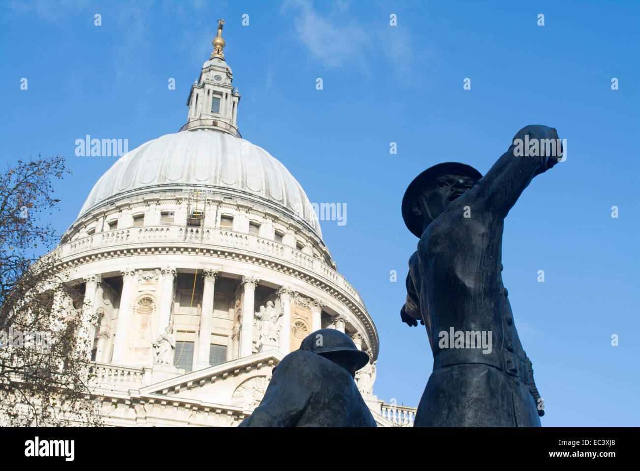Vigili del Fuoco Nazionale Memorial è un memoriale composto da tre statue in bronzo raffiguranti i vigili del fuoco in azione all'altezza di Foto Stock