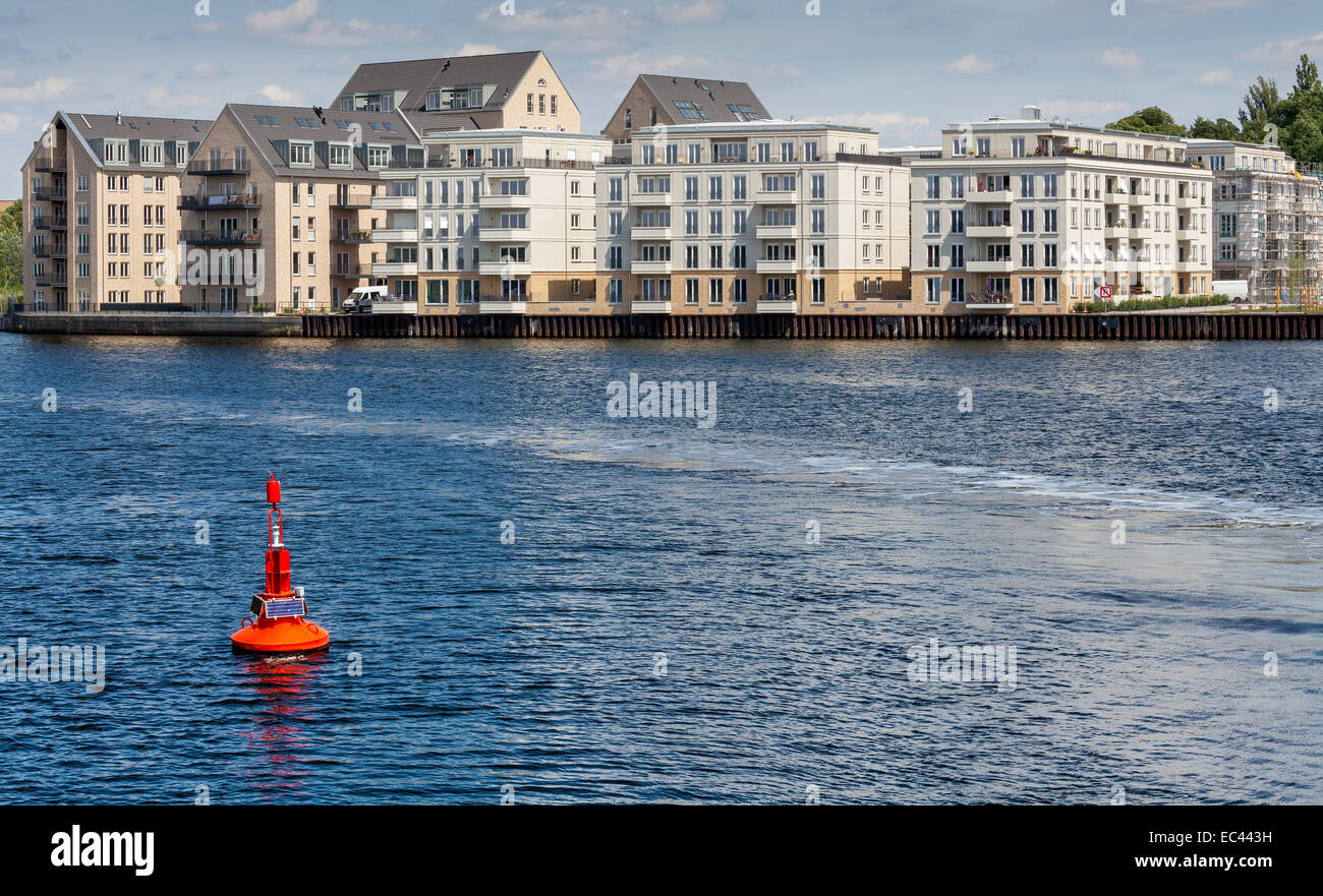 Alloggiamento sulle rive della Havel in Potsdam Foto Stock