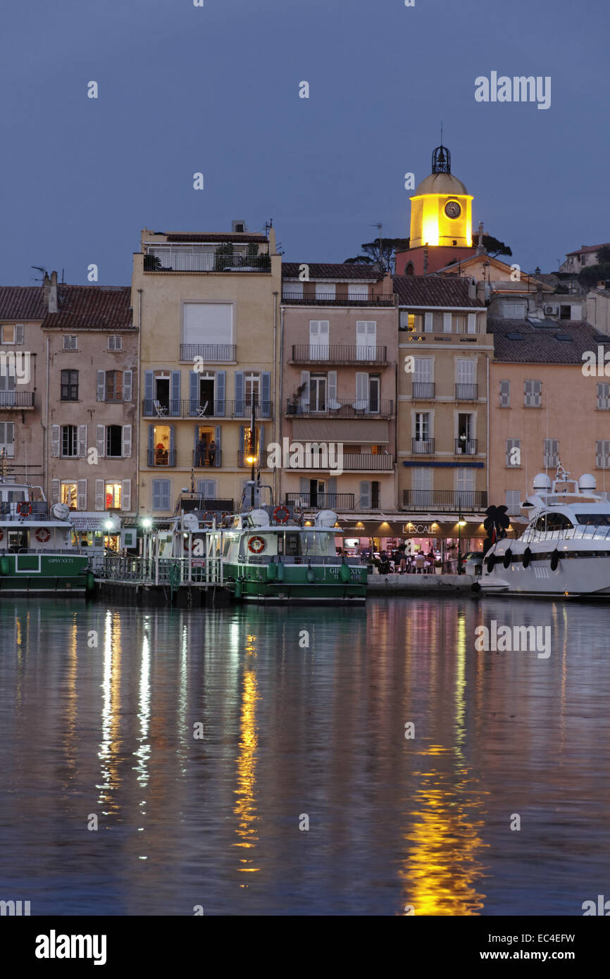 Saint-Tropez, città vecchia con marina nella luce del tramonto, Cote d Azur, Riviera Francese, Provenza, Francia Meridionale, Europa Foto Stock