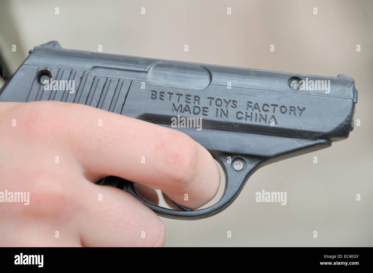 Fabbricato in Cina, plastica pistola giocattolo, Foto Stock