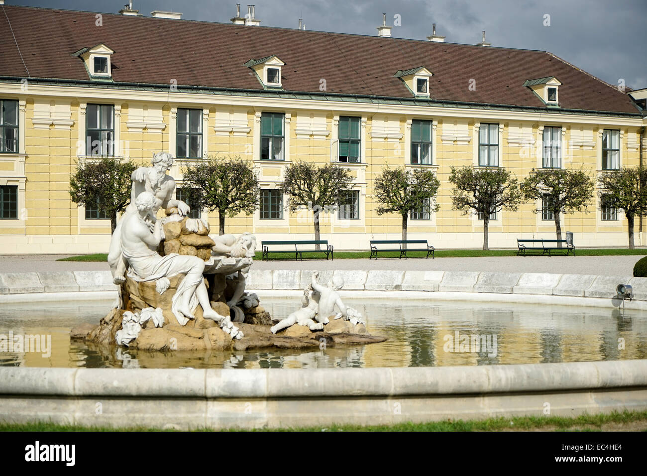 Il Danubio, Inn, e Enns statue presso il Palazzo di Schonbrunn a Vienna Foto Stock