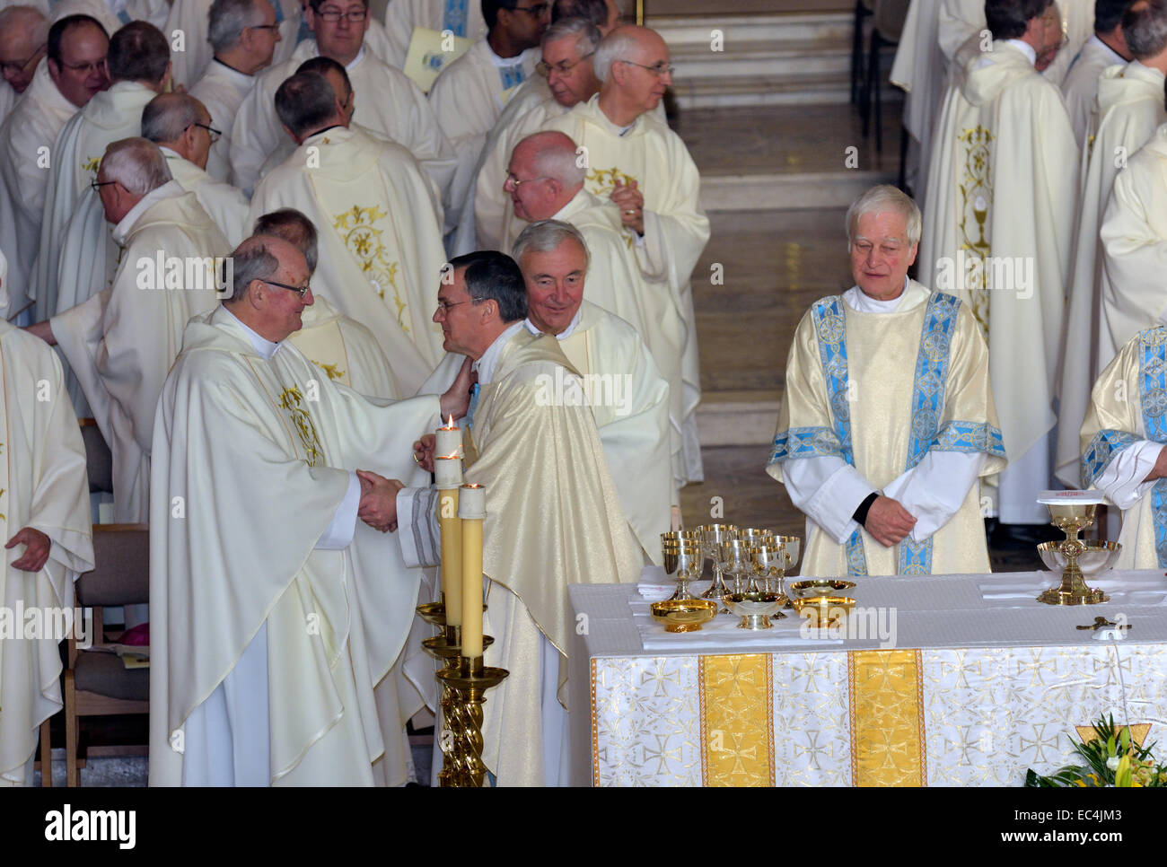 Roman catholic bishop immagini e fotografie stock ad alta risoluzione -  Alamy