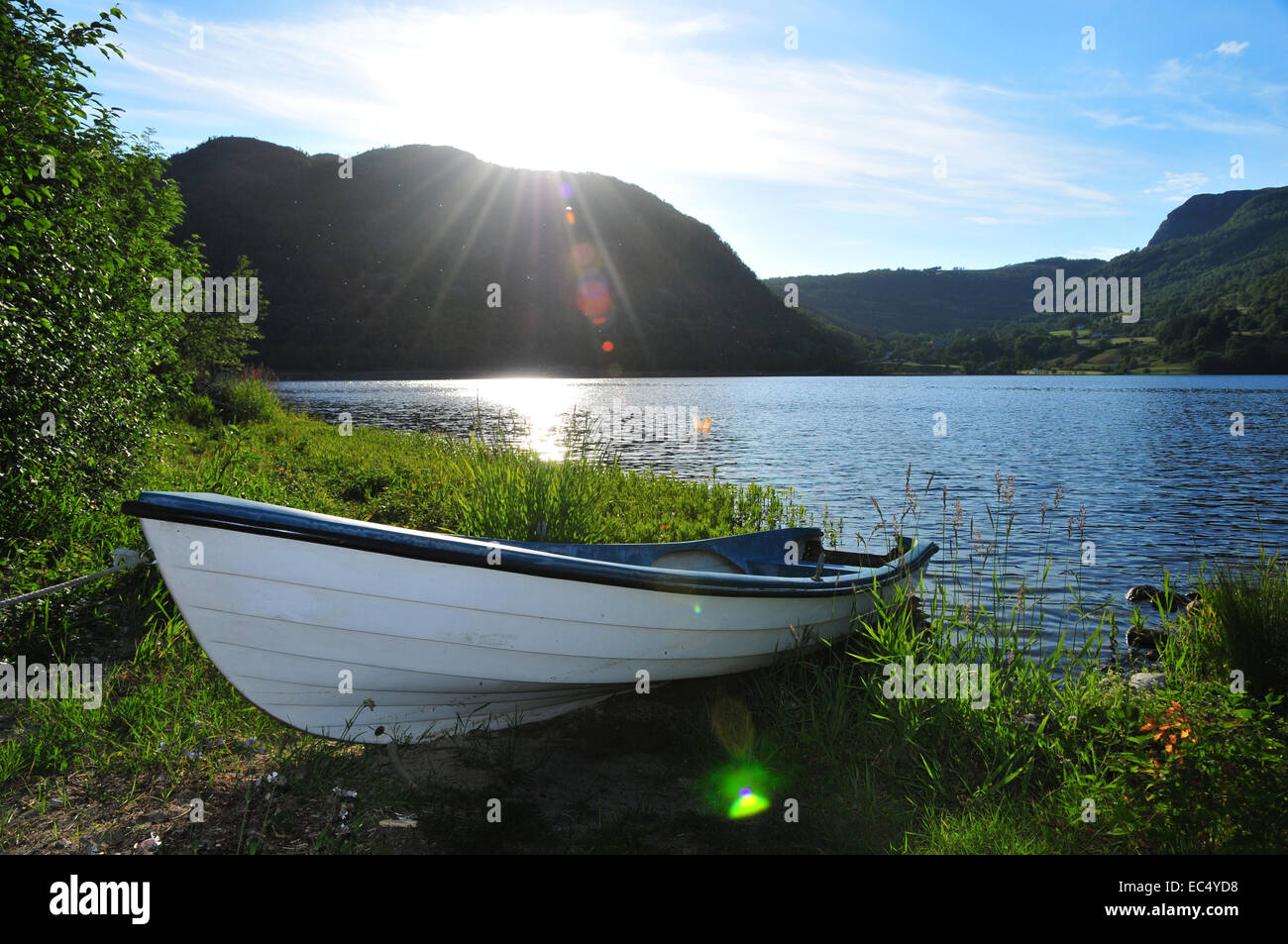 Lago e barca Foto Stock