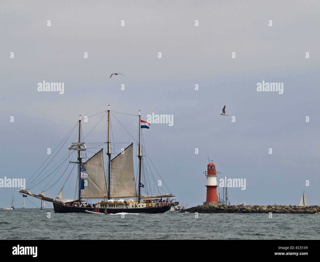 Recipiente di tradizione di fronte est mole a Warnemünde, Meclemburgo Pomerania Occidentale, Germania Foto Stock