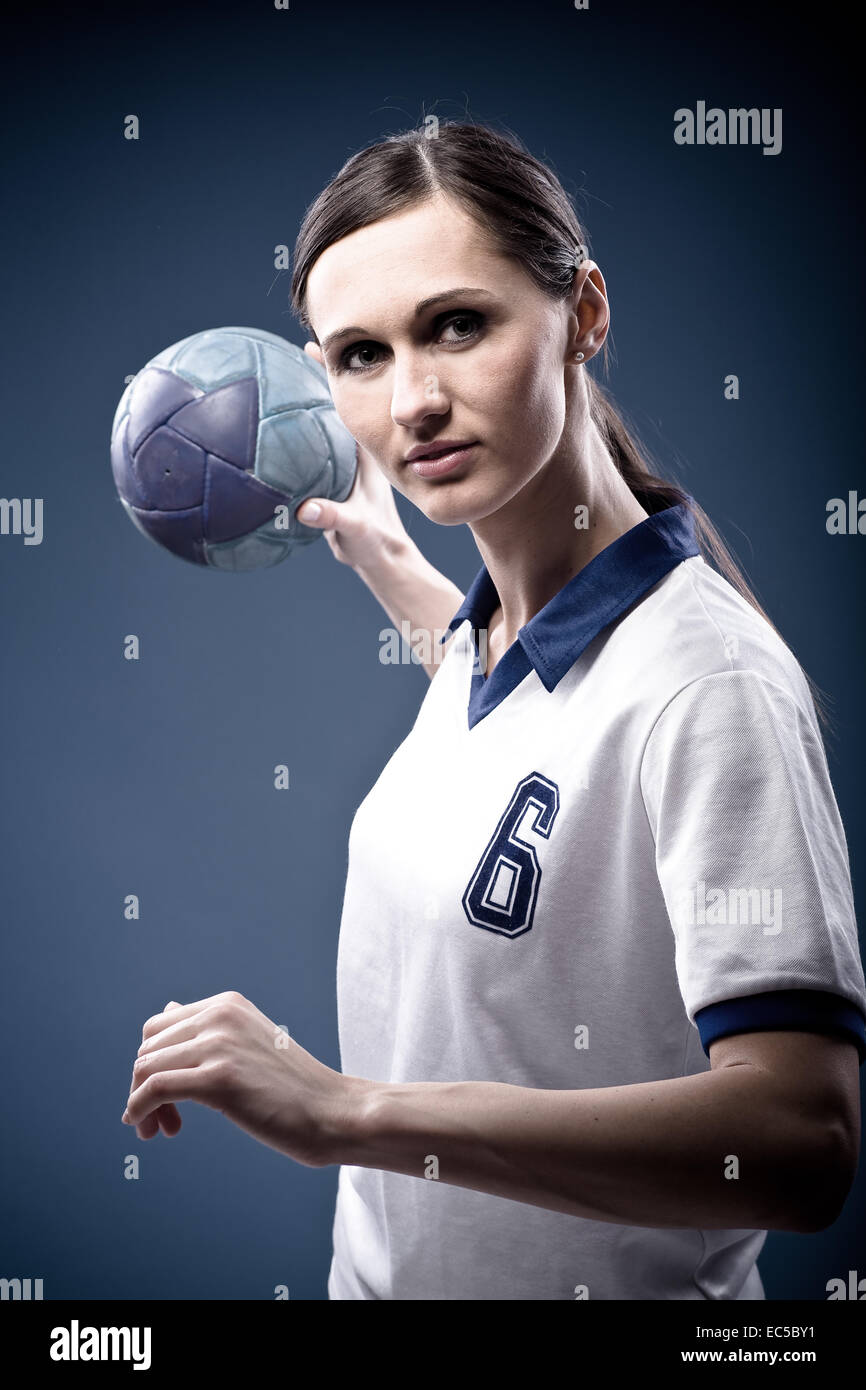 Pallamano Femminile player con una sfera Foto Stock