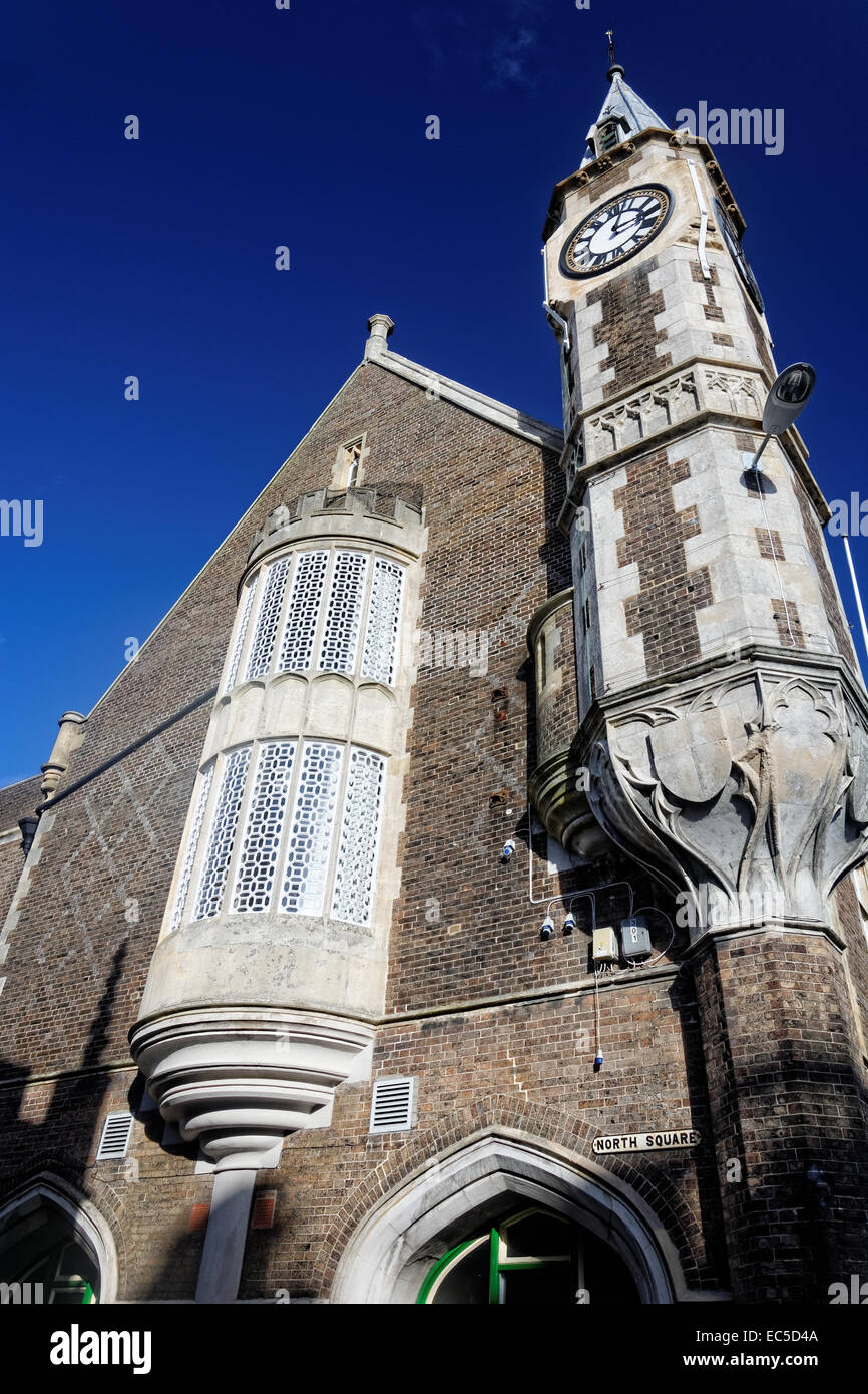 Il XIX secolo Corn Exchange, parte degli edifici comunali in Dorchester, Regno Unito con orologio, costruito nel 1848. Foto Stock