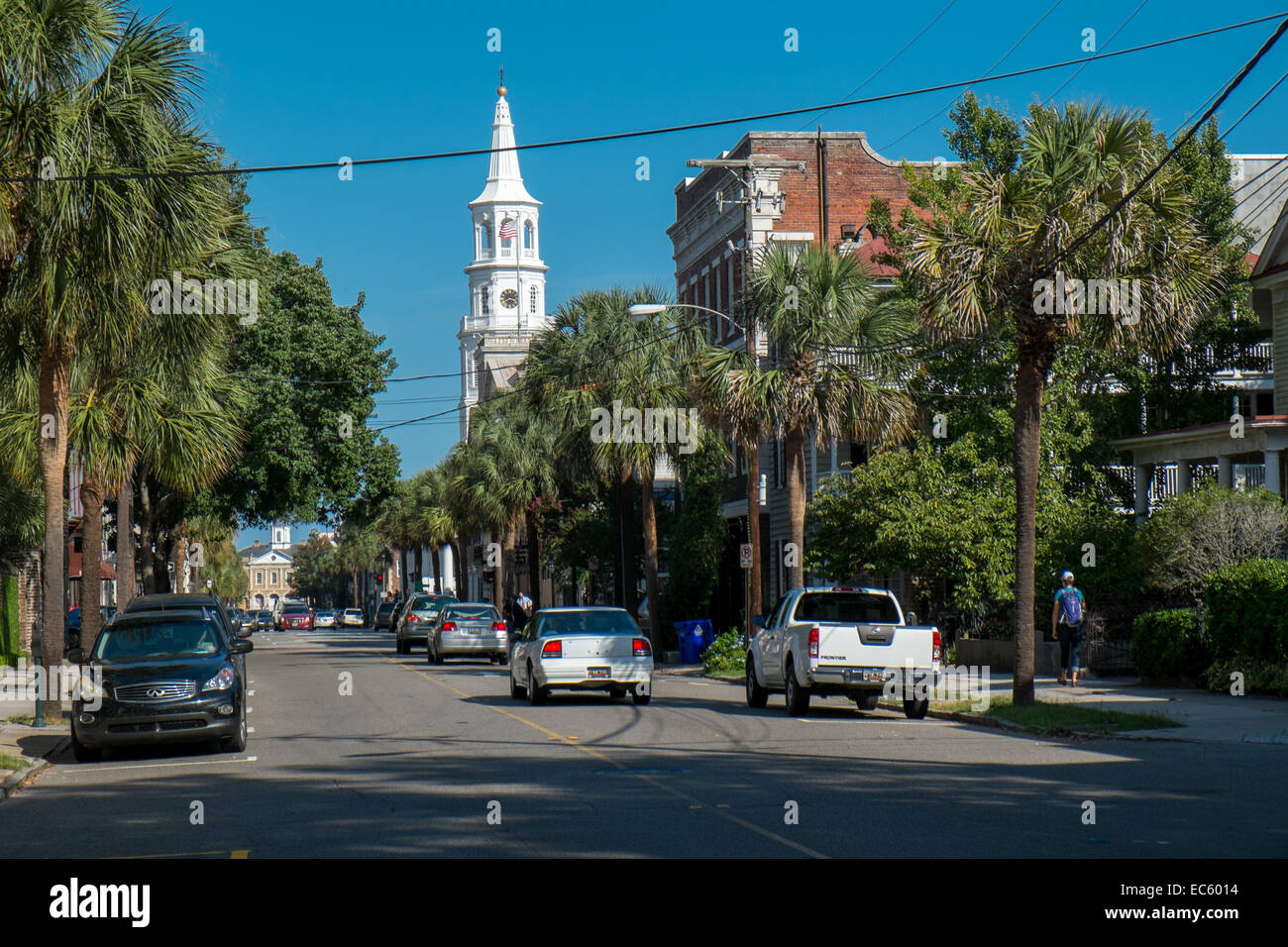 Broad Street con St Michaels chiesa in Charleston, Sc. Foto Stock