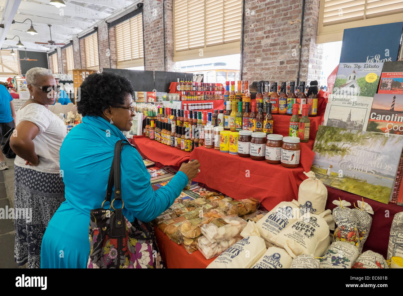 Charleston storica città mercato è Charlestons attrazione più visitata. Foto Stock