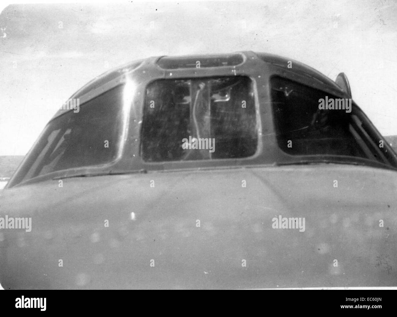 Questa immagine raffigura un aeromobile della serie AL77C, registrato con il numero 073 144976. Non vengono fornite ulteriori informazioni sul suo tipo o ruolo. Foto Stock