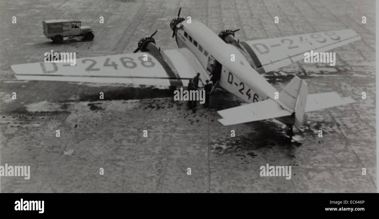Questa immagine fa parte della Charles Daniels Collection, in particolare da un album di aerei tedeschi. La fotografia mostra un aereo legato all'aviazione tedesca della seconda guerra mondiale, contribuendo alla comprensione storica degli aerei di quest'epoca. Foto Stock