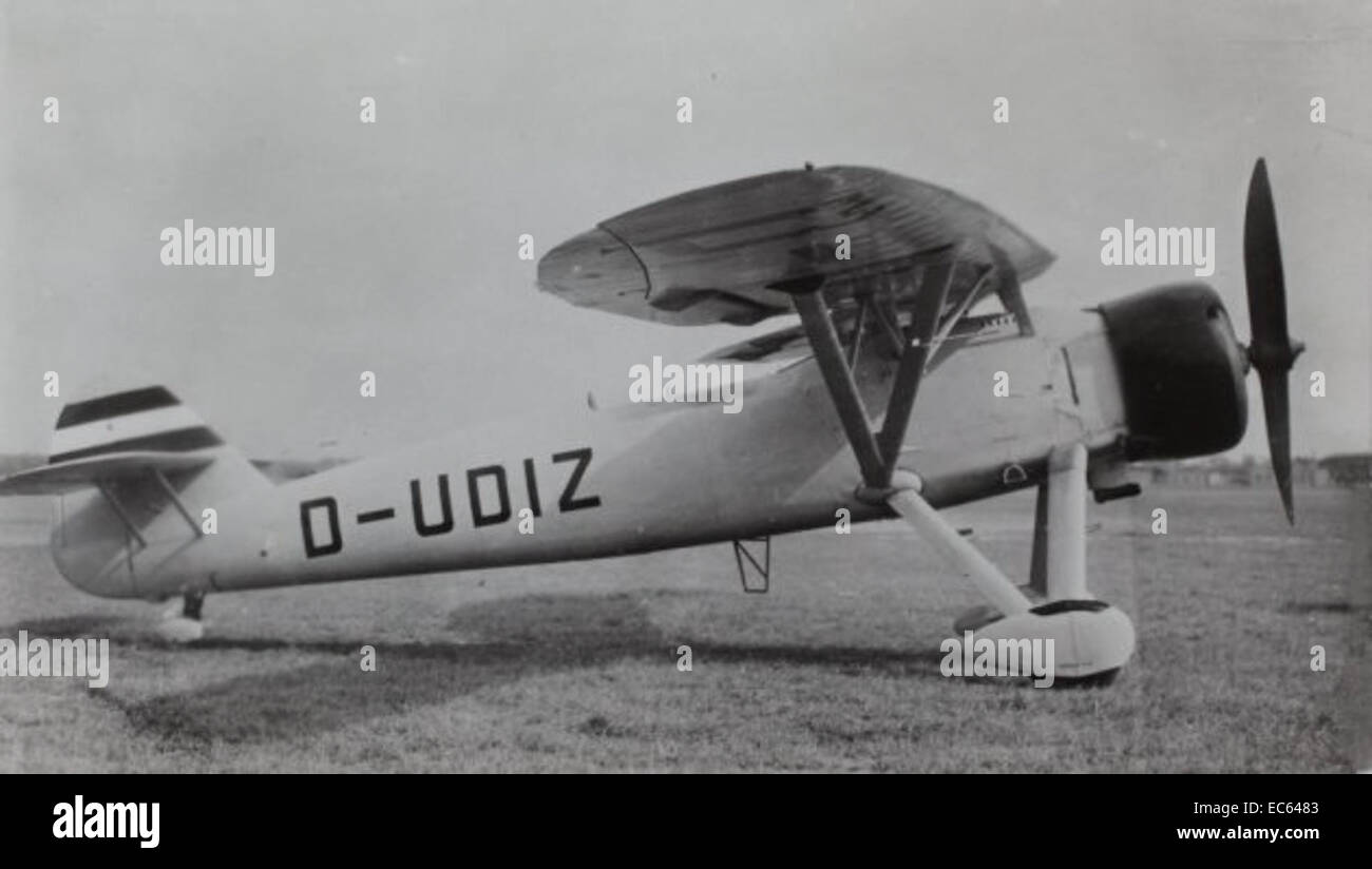 Questa fotografia della Charles Daniels Collection mostra un aereo tedesco dell'epoca della seconda guerra mondiale, che mostra il design dell'aereo e i contributi all'aviazione durante il conflitto. L'immagine offre uno sguardo sulla storia dell'aviazione militare della Germania nazista. Foto Stock