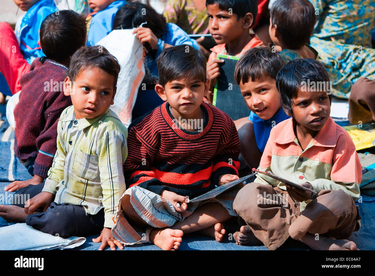 I bambini in una scuola del paese, a nord India, India, Asia Foto Stock