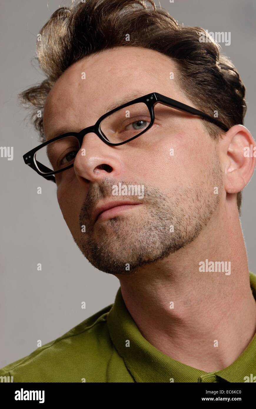 Uomo con occhiali, quaranta anni di età Foto Stock