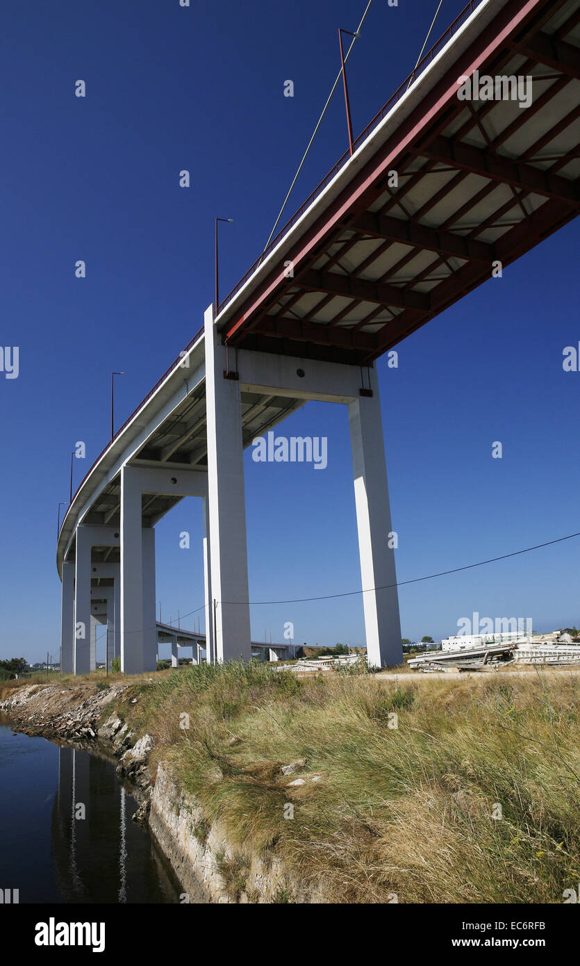 Ponte sul rio fiume Mondego in Figueira da Foz coimbra destrikt portogallo Europa Foto Stock