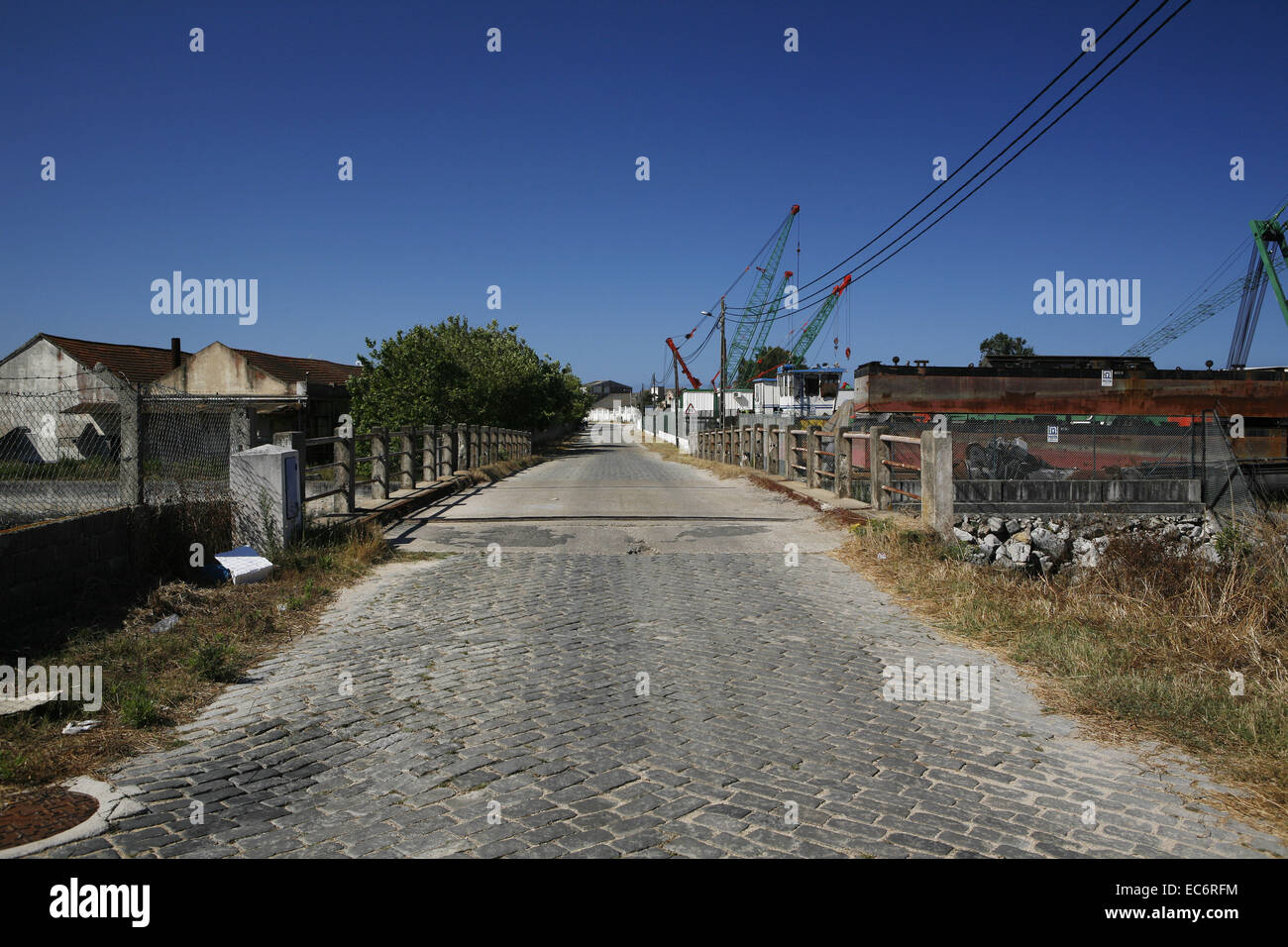 Street nella zona portuale sul rio fiume Mondego in Figueira da Foz coimbra destrikt portogallo Europa Foto Stock