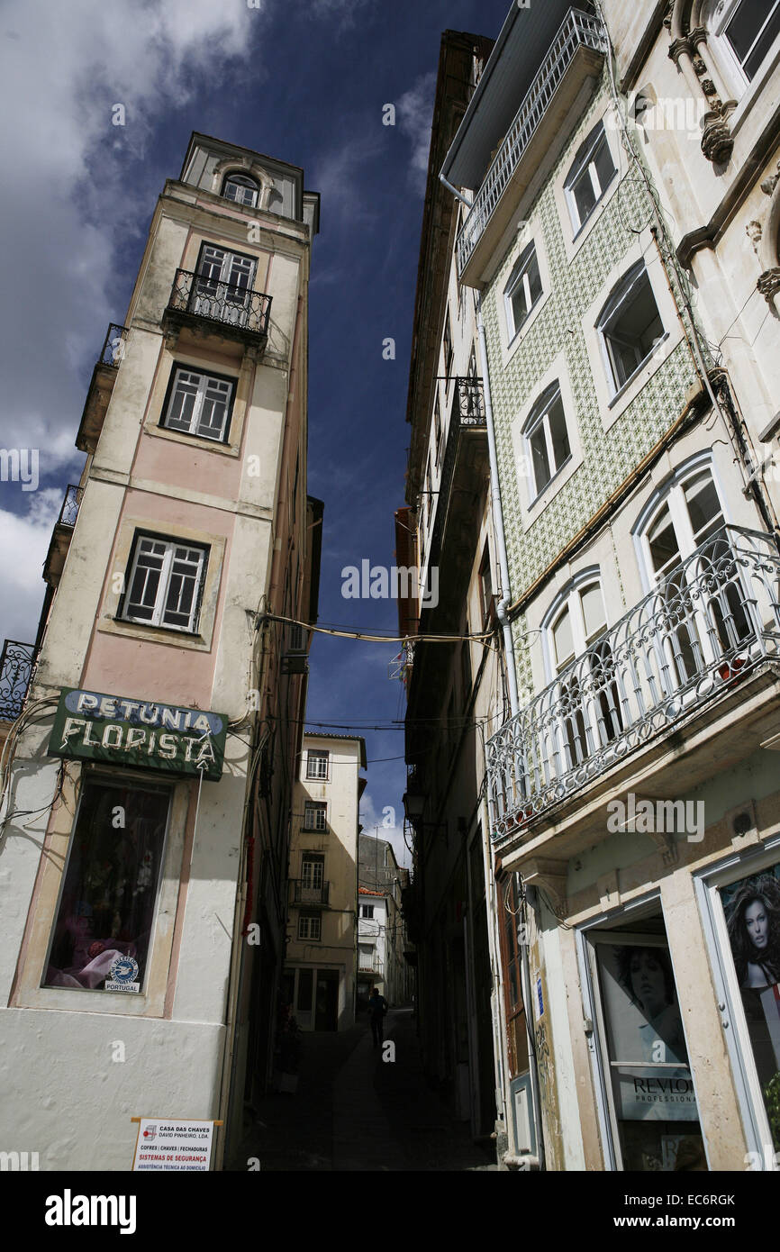 Vecchia costruzione di facciate di edifici in Coimbra capitale di destrikts coimbra portogallo Europa Foto Stock