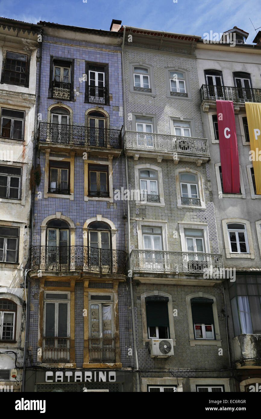 Periodo storico di facciate di edifici in Coimbra capitale di destrikts coimbra portogallo Europa Foto Stock