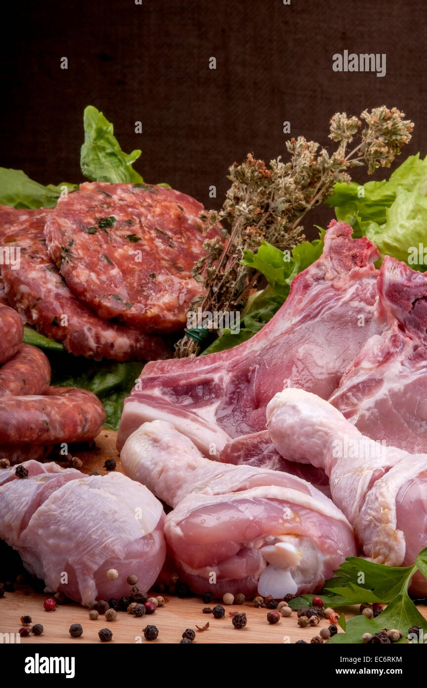 Carne cruda mix: pollame, carne di maiale, hamburger Foto Stock