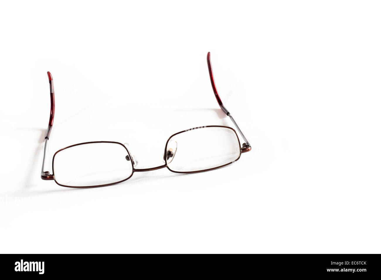 Generico gli occhiali da lettura su sfondo bianco Foto Stock