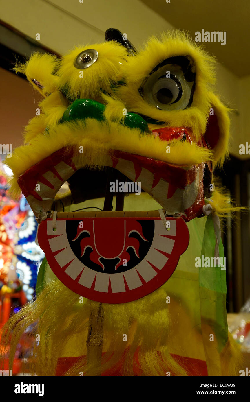 Cerimoniale cinese la danza del leone maschera, Chinatown, Vancouver, BC, Canada Foto Stock