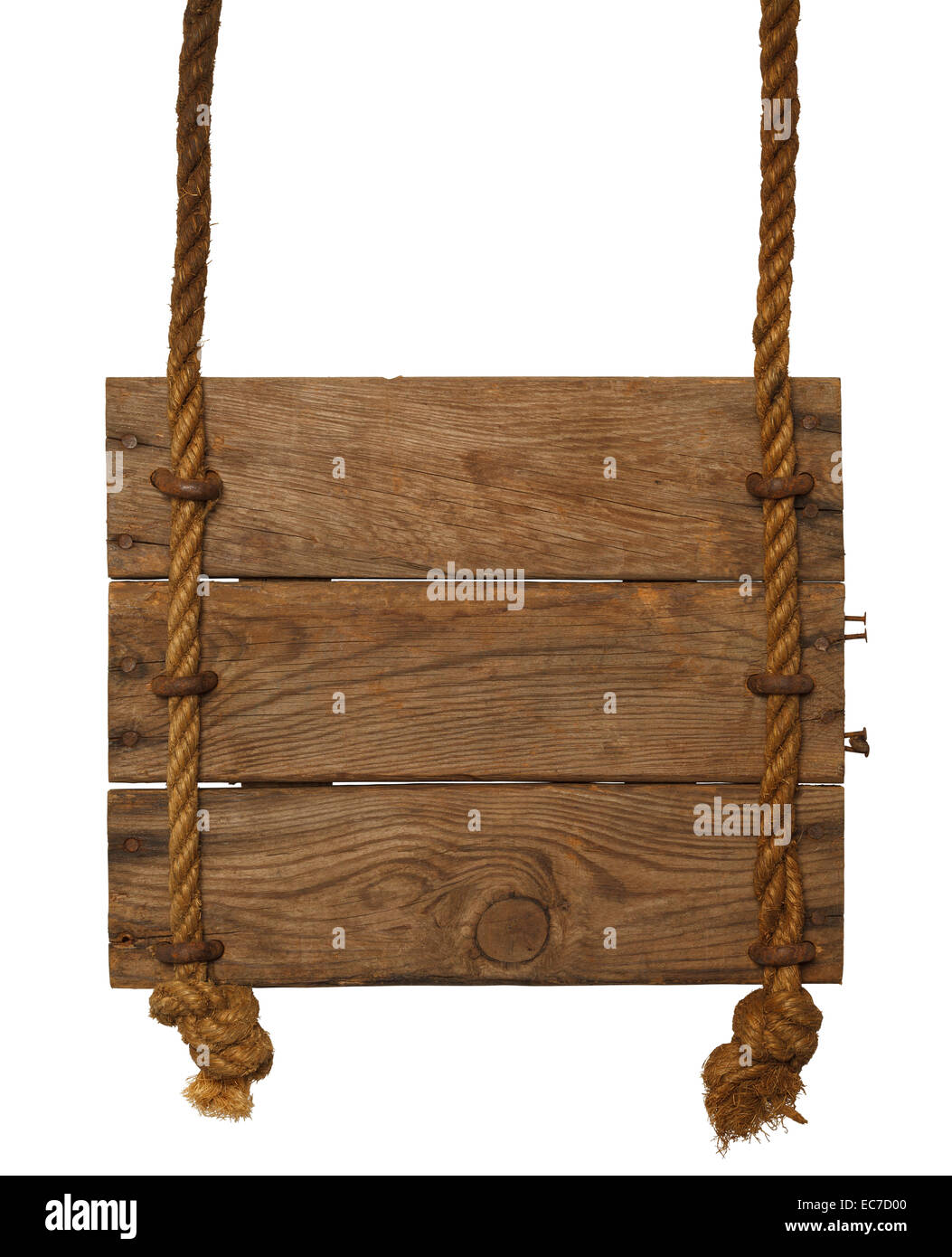 Segno di legno appesi a funi isolati su sfondo bianco. Foto Stock Segno di legno appesi a funi isolati su sfondo bianco. Foto Stock